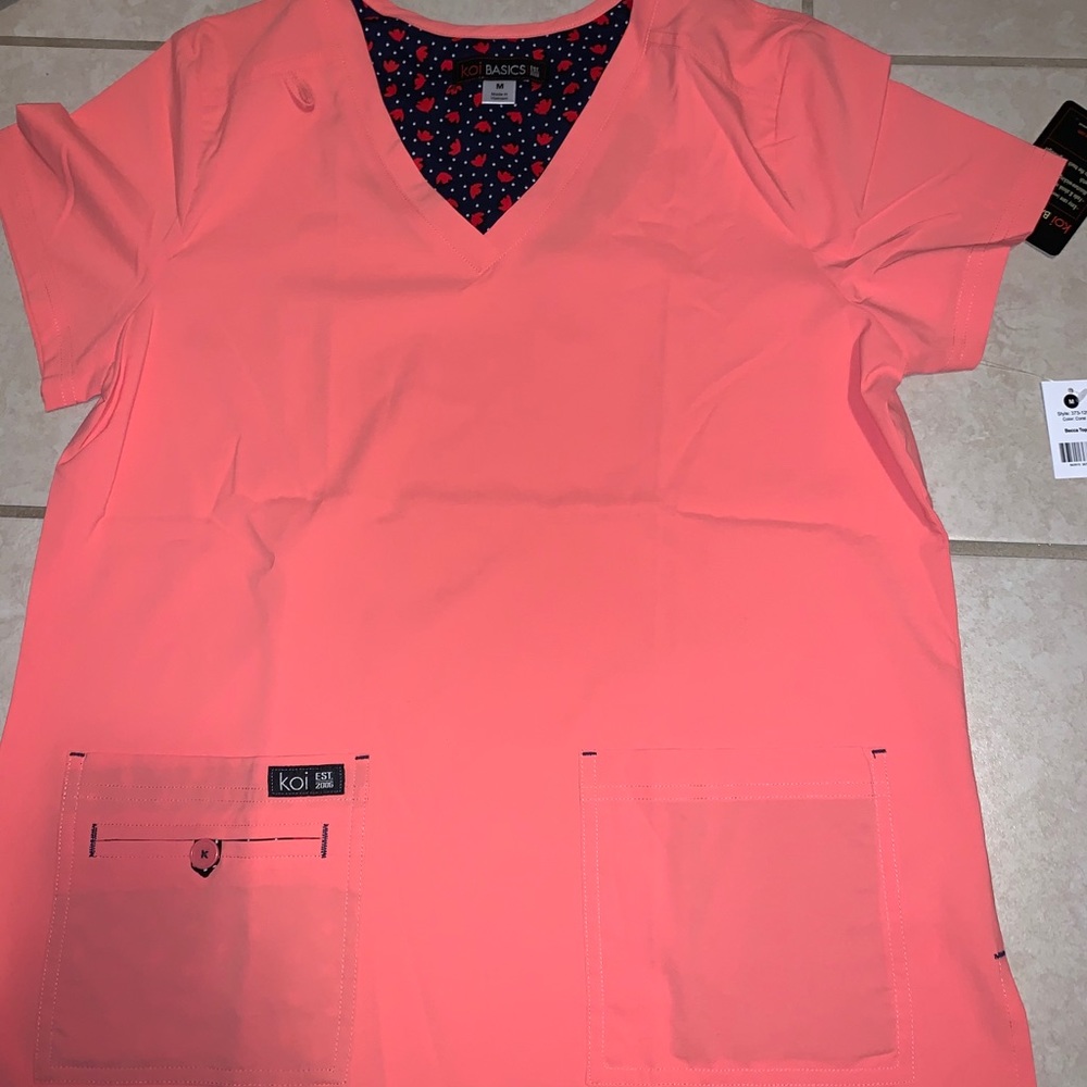 Koi basic scrub top